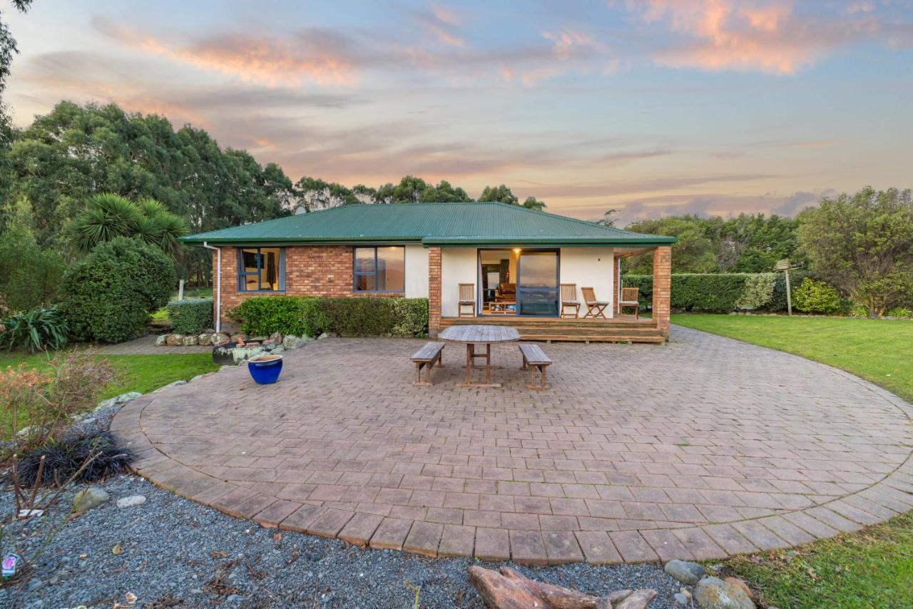Ocean & Mountain Views - Kaikoura Villa Exterior photo